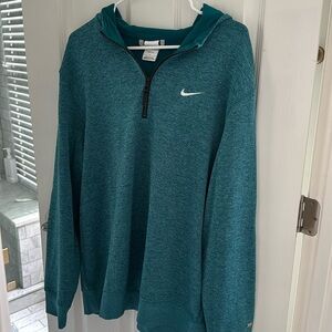Never worn men's Nike dri-fit golf hoodie. Size L. DN1906.